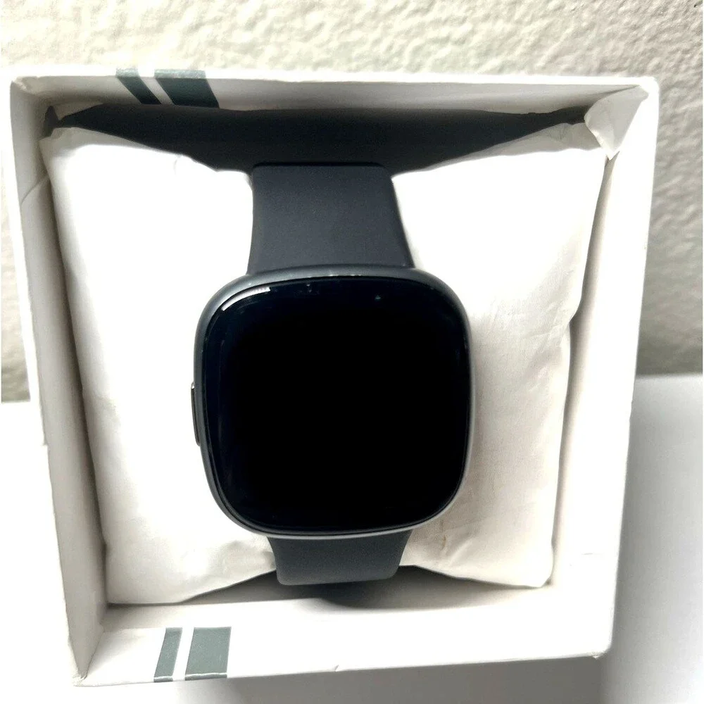 Fitbit Versa 4 Fitness Smartwatch–Black/Graphite Aluminum, GPS & Daily Readiness